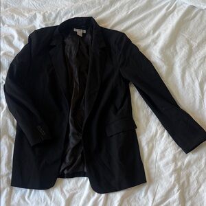 H&M Black Women's Blazer - Sleek Tailored Design